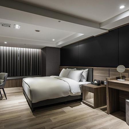 Autumn Willow Hotel Тайчжун Экстерьер фото