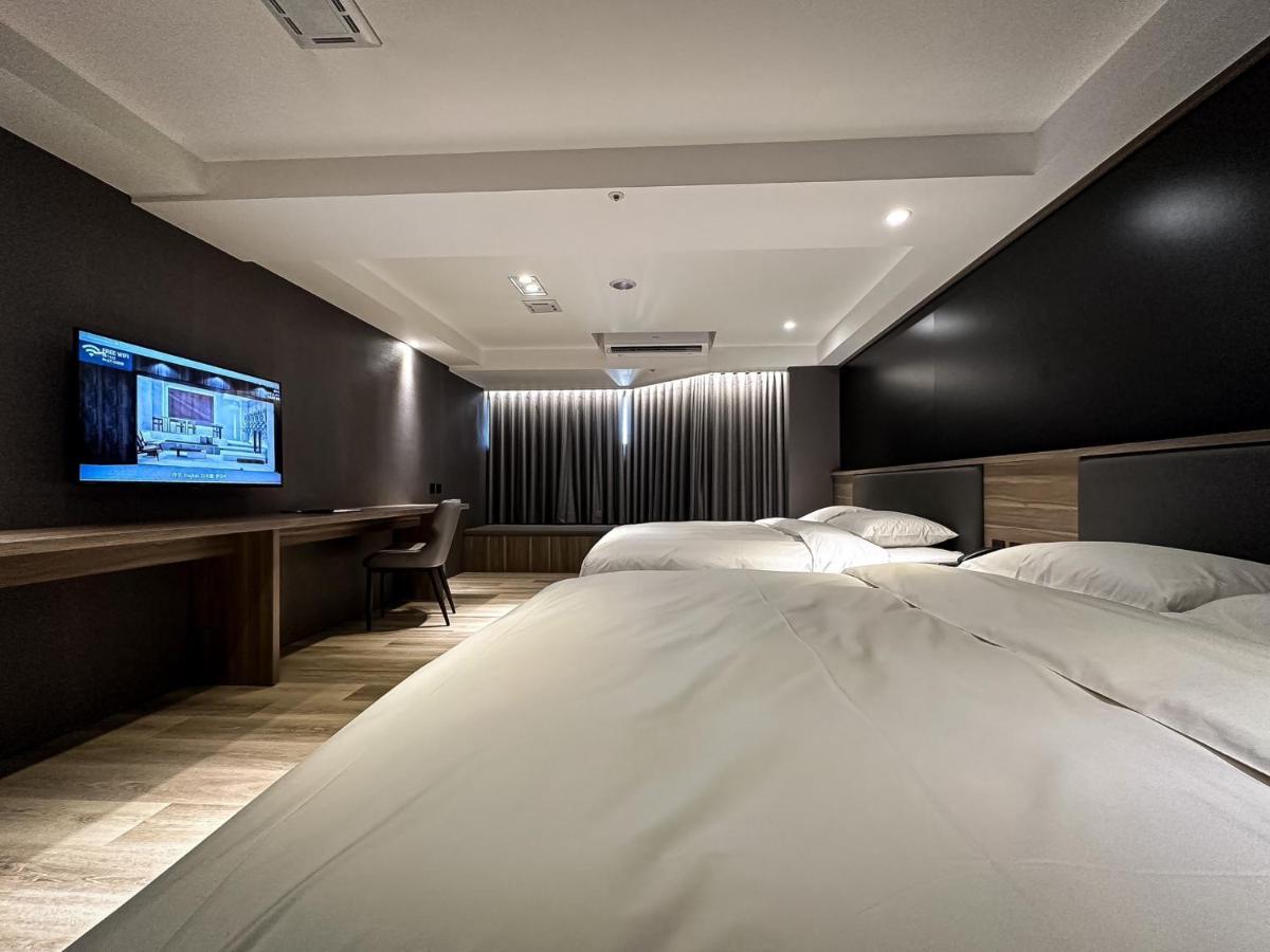 Autumn Willow Hotel Тайчжун Экстерьер фото