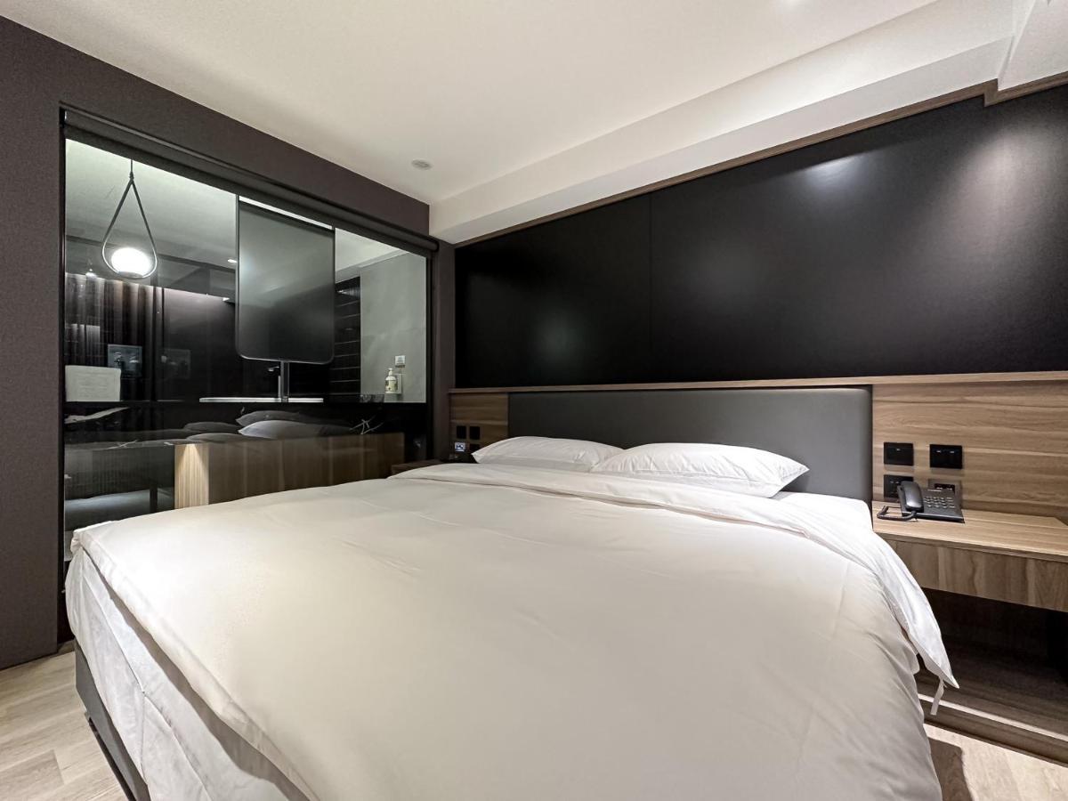 Autumn Willow Hotel Тайчжун Экстерьер фото