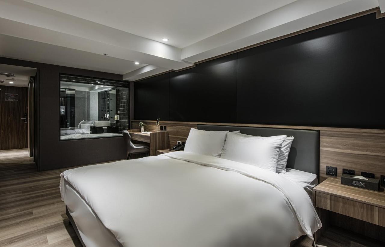 Autumn Willow Hotel Тайчжун Экстерьер фото