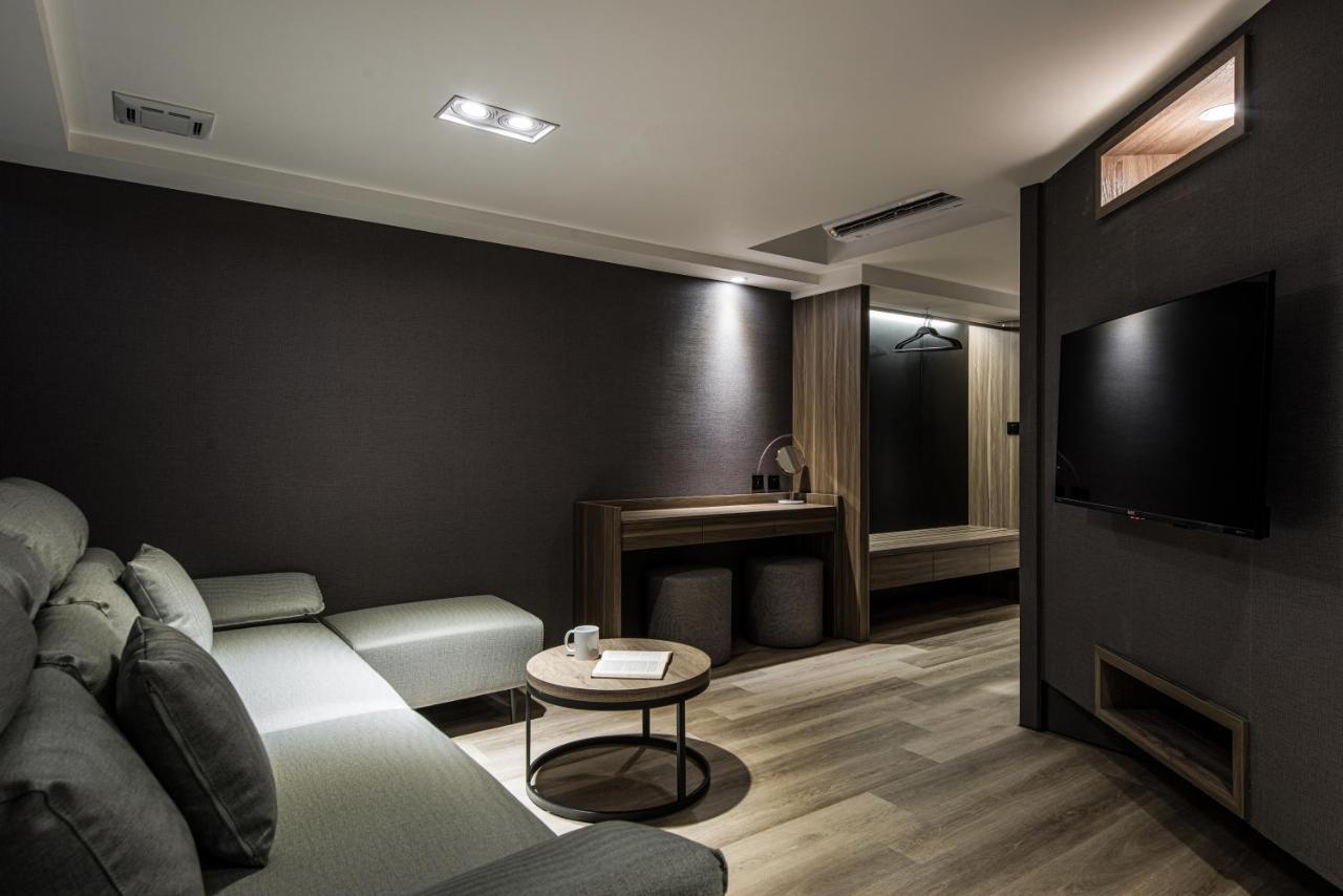 Autumn Willow Hotel Тайчжун Экстерьер фото