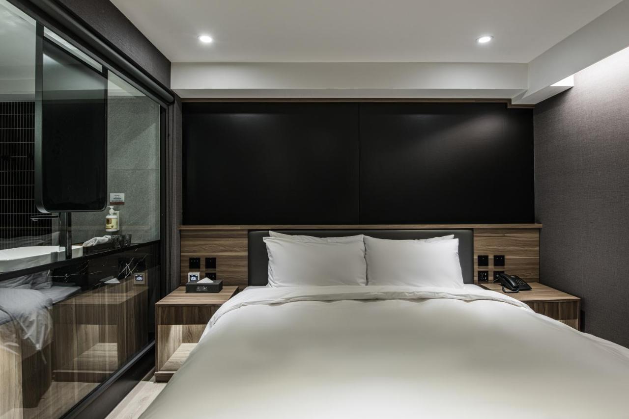 Autumn Willow Hotel Тайчжун Экстерьер фото