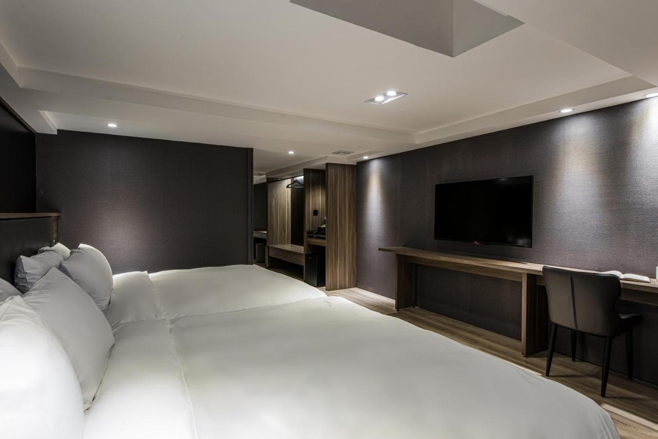 Autumn Willow Hotel Тайчжун Экстерьер фото
