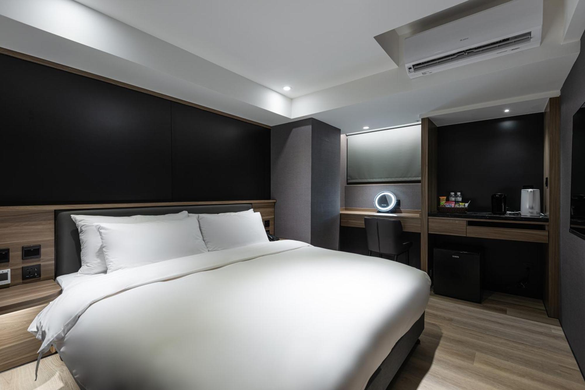Autumn Willow Hotel Тайчжун Экстерьер фото