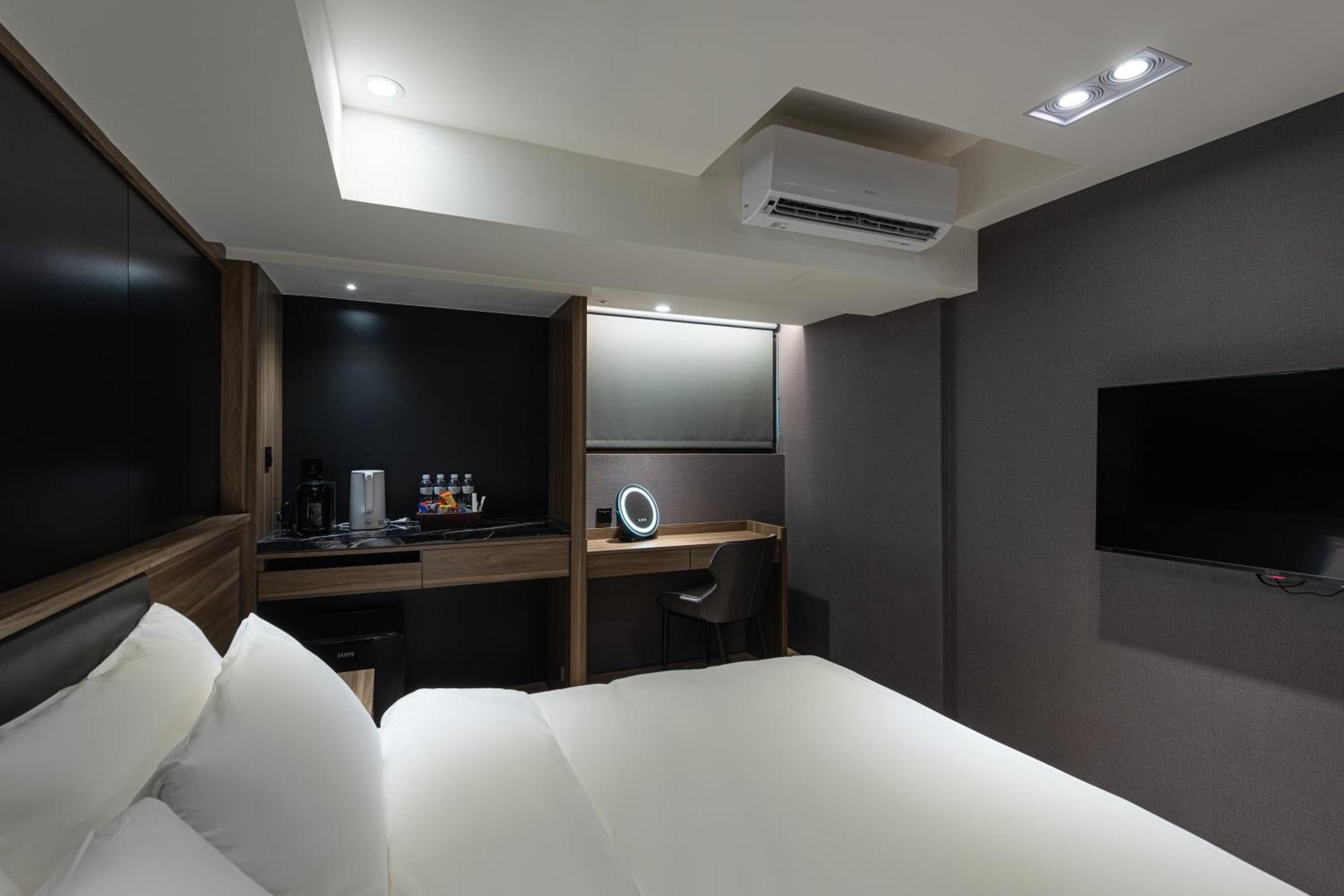 Autumn Willow Hotel Тайчжун Экстерьер фото