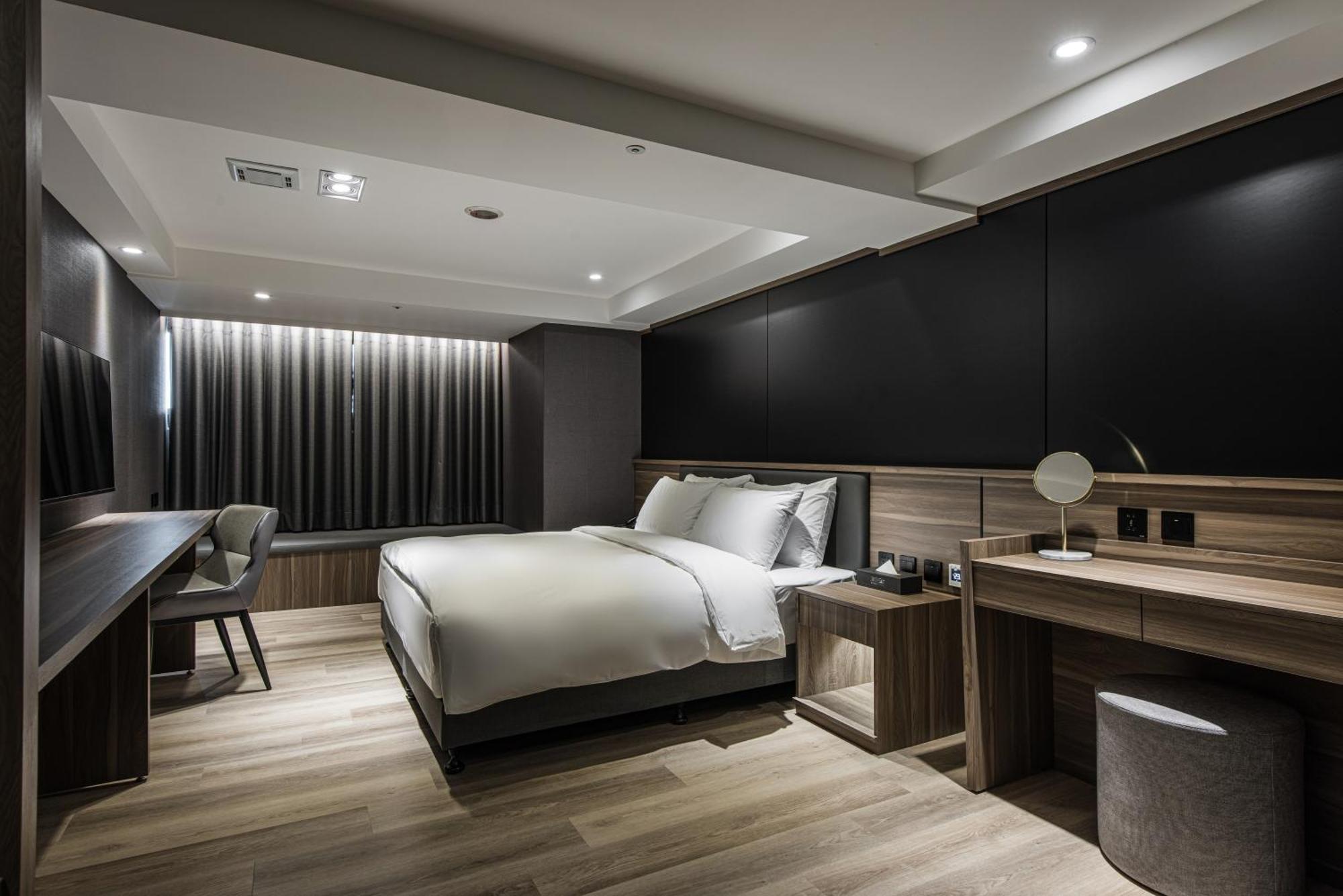 Autumn Willow Hotel Тайчжун Экстерьер фото